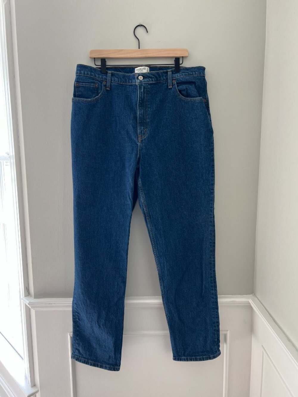 NWOT Abercrombie & Fitch The 90's Straight Ultra High Rise Jeans - 33/16 Long - Picture 2 of 5